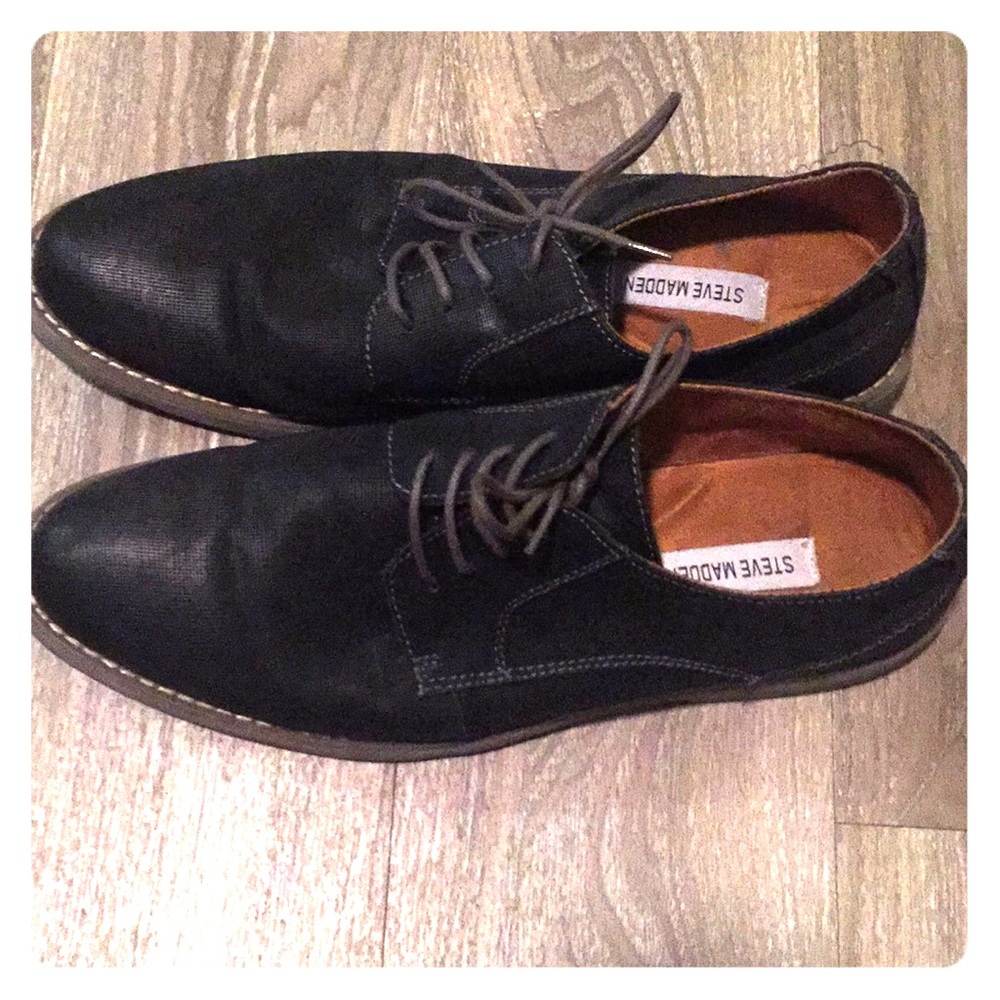 Men’s shoes, size 11